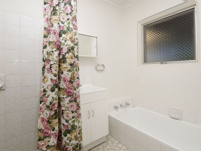 37 Lantana Way, Camillo WA 6111