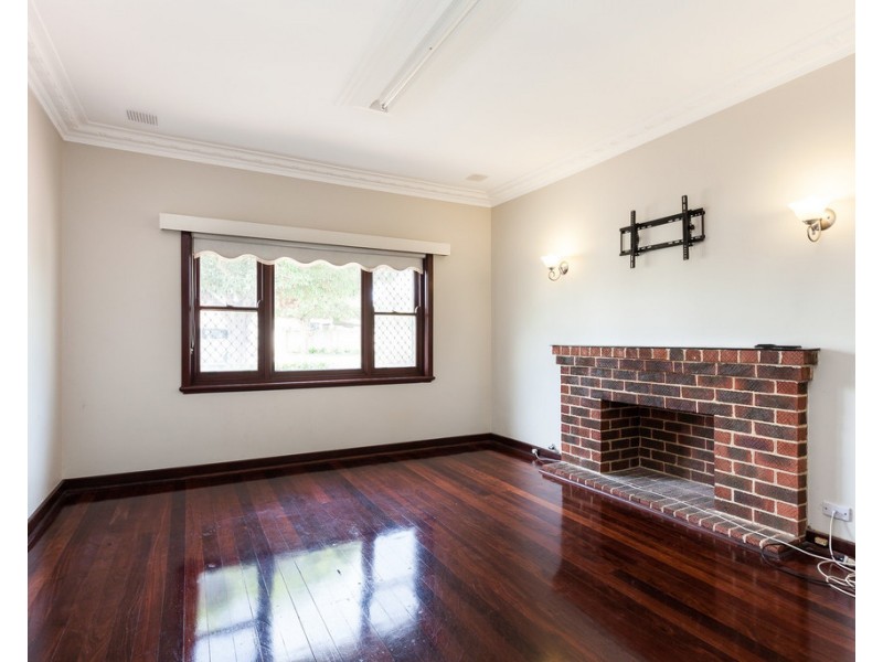 161 Kitchener Road, Alfred Cove WA 6154