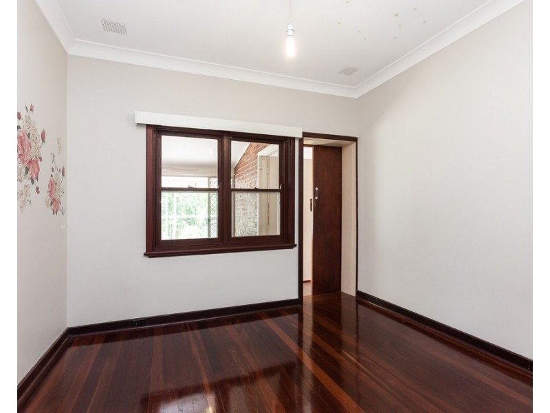 161 Kitchener Road, Alfred Cove WA 6154