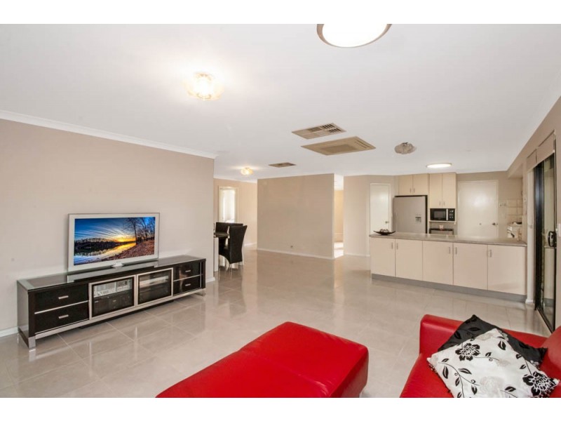 2 Hedges Retreat, Atwell WA 6164