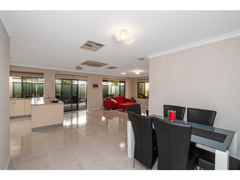 2 Hedges Retreat, Atwell WA 6164