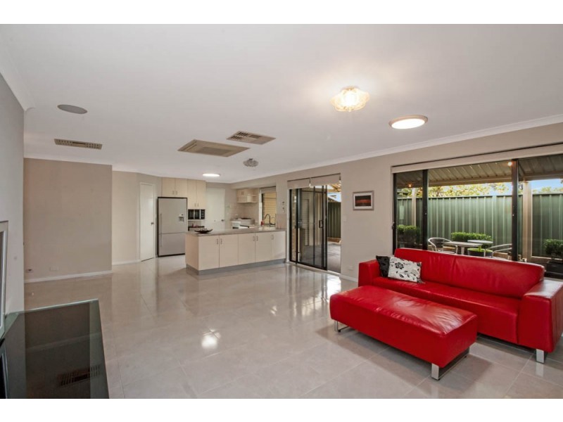 2 Hedges Retreat, Atwell WA 6164