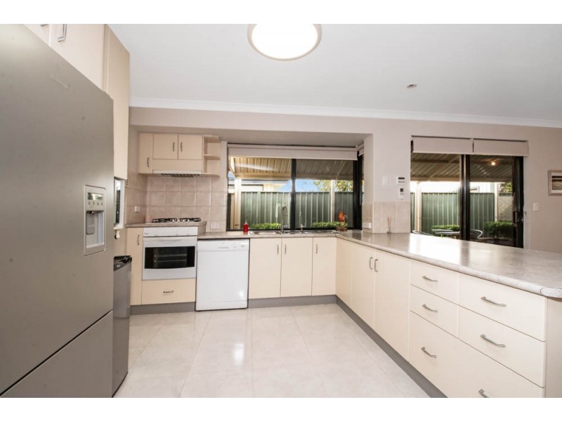 2 Hedges Retreat, Atwell WA 6164