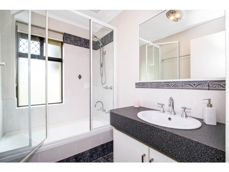 2 Hedges Retreat, Atwell WA 6164