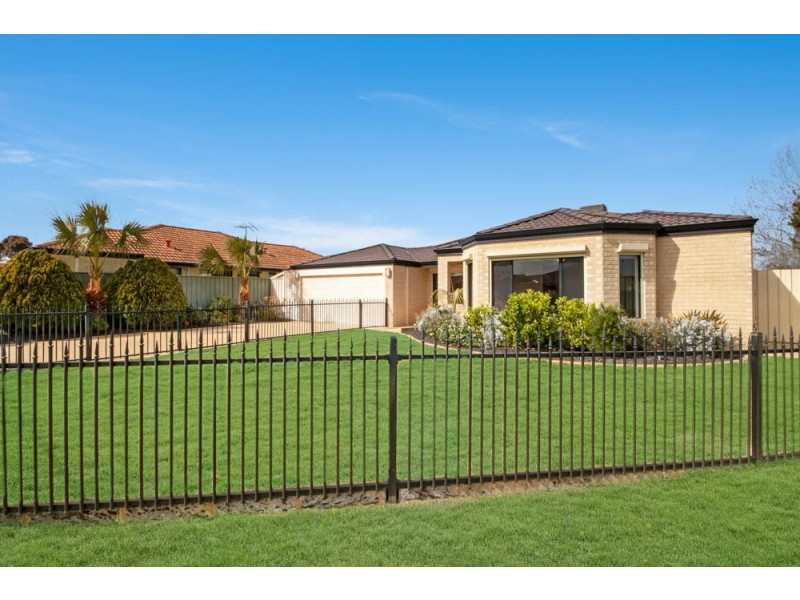 2 Hedges Retreat, Atwell WA 6164