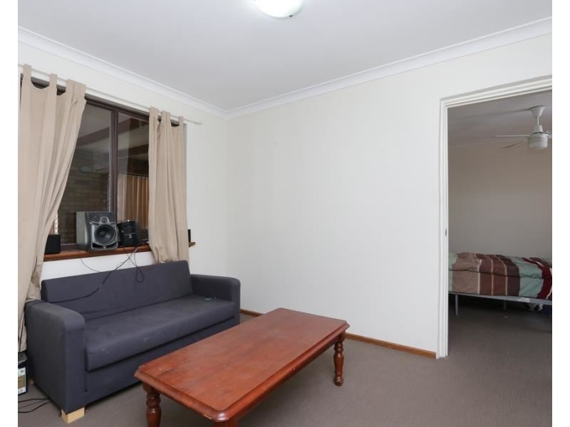 1B Tricourt Grove, Riverton WA 6148