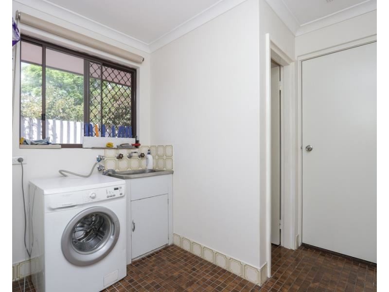 1B Tricourt Grove, Riverton WA 6148