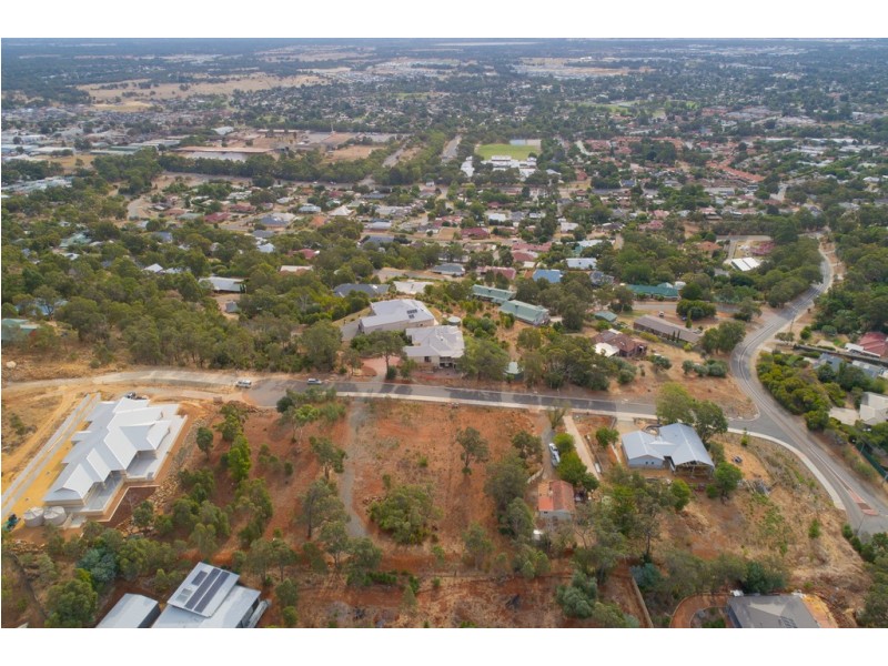 8 Gold Place, Mount Richon WA 6112