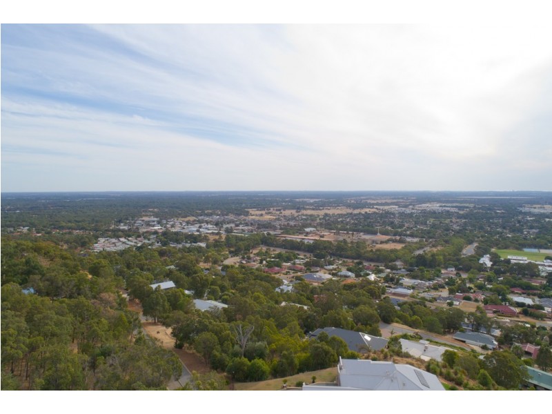 8 Gold Place, Mount Richon WA 6112