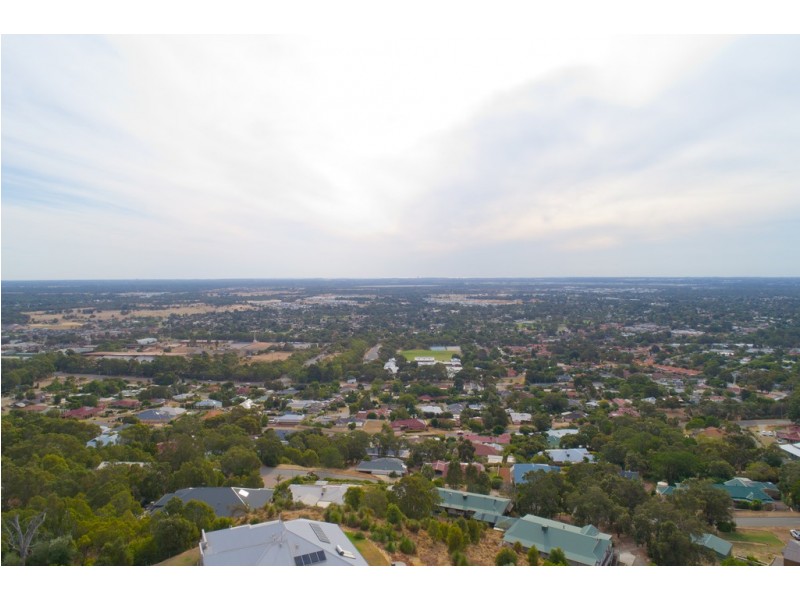 8 Gold Place, Mount Richon WA 6112