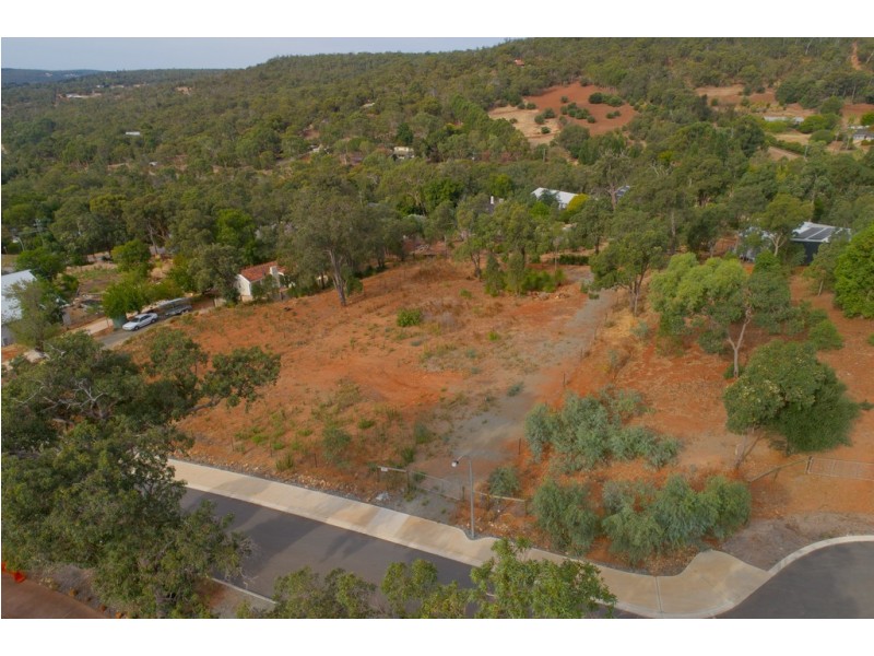 8 Gold Place, Mount Richon WA 6112