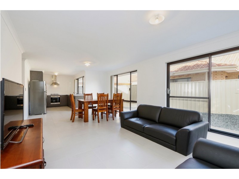 16B Reen Street, St James WA 6102