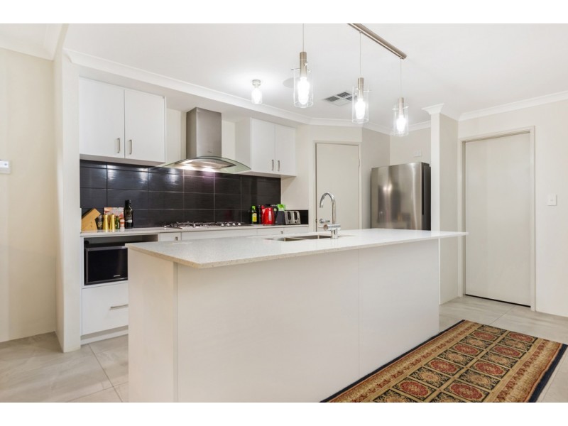 9A Bellairs Rd, Kardinya WA 6163