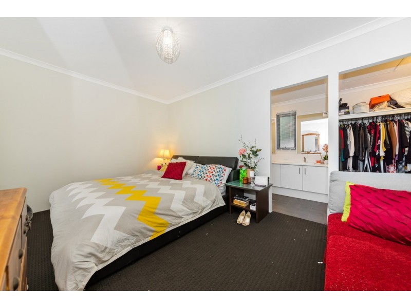 9A Bellairs Rd, Kardinya WA 6163