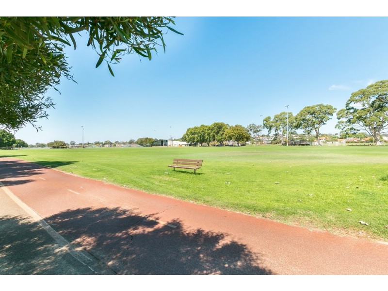 7 Cantray Ave, Applecross WA 6153