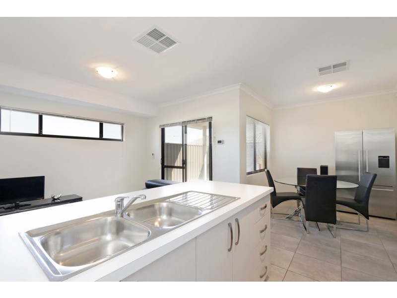 146 Mornington Crescent, Wandi WA 6167
