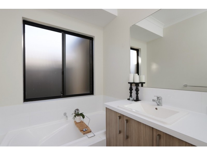 146 Mornington Crescent, Wandi WA 6167