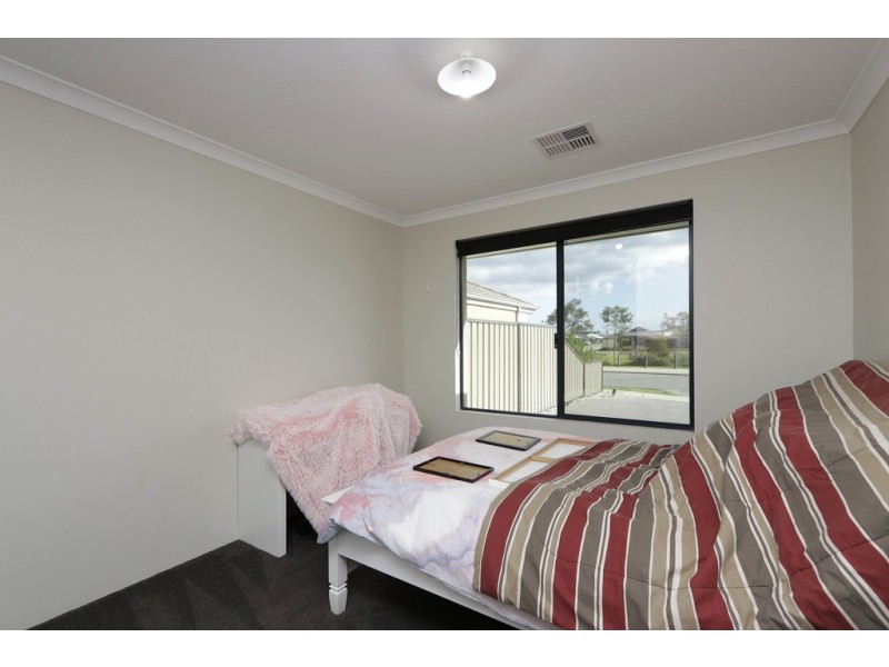 9 Torino Crescent, Piara Waters WA 6112