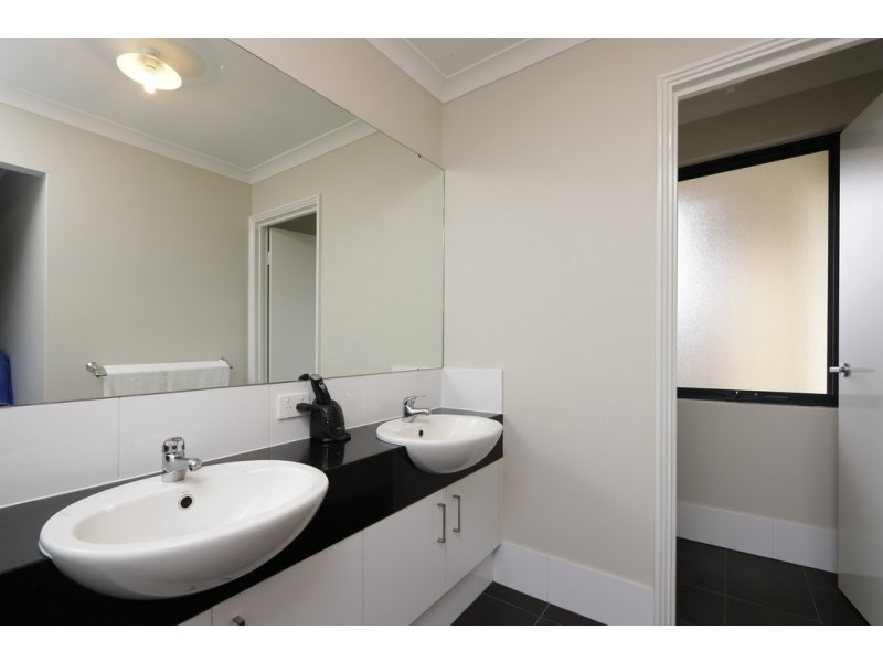 9 Torino Crescent, Piara Waters WA 6112