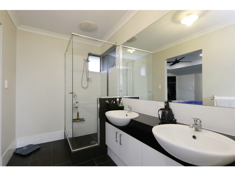 9 Torino Crescent, Piara Waters WA 6112