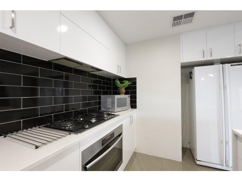 9 Torino Crescent, Piara Waters WA 6112