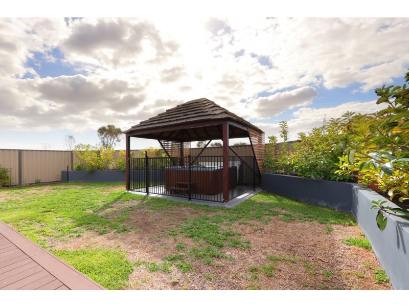 9 Torino Crescent, Piara Waters WA 6112