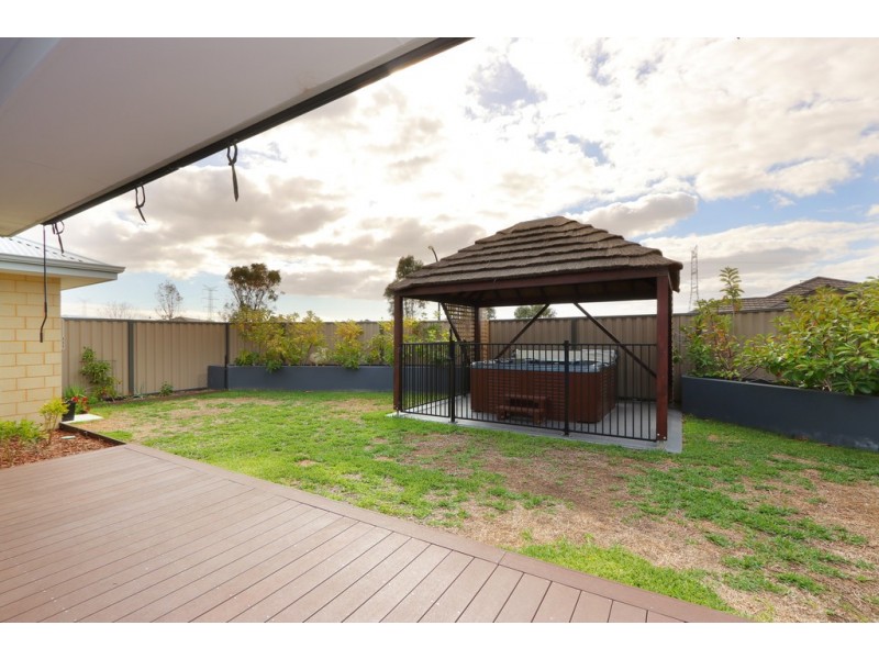 9 Torino Crescent, Piara Waters WA 6112