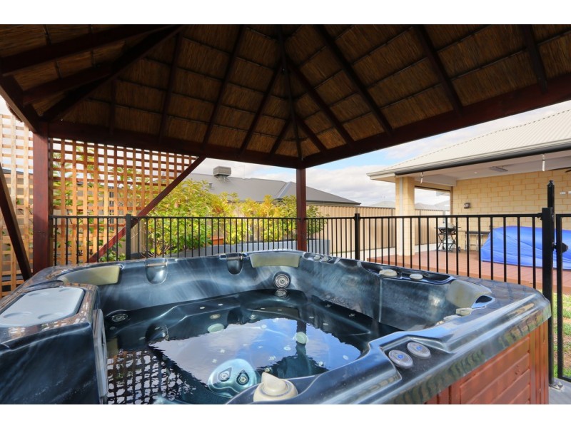 9 Torino Crescent, Piara Waters WA 6112