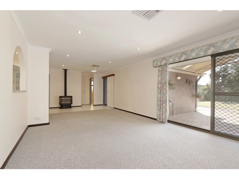 17 Waverley Way, Parkwood WA 6147