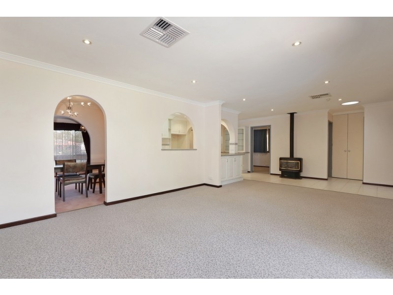 17 Waverley Way, Parkwood WA 6147