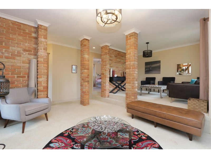 10 Alaric Court, Parkwood WA 6147