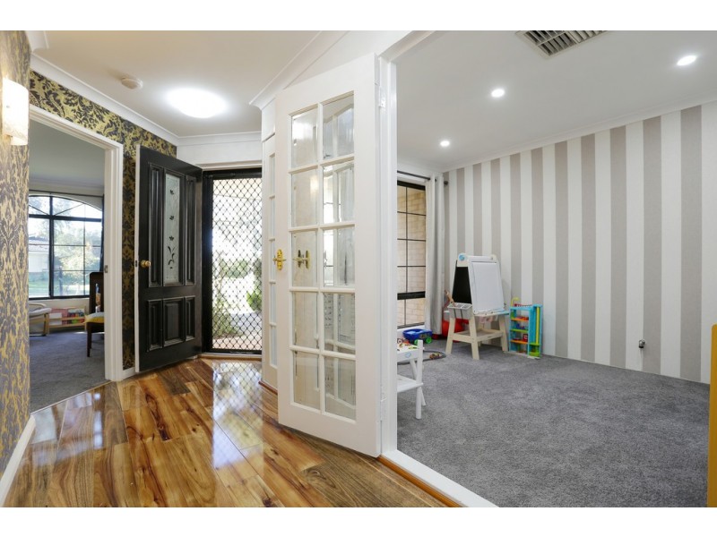 69 Baningan Avenue, Success WA 6164