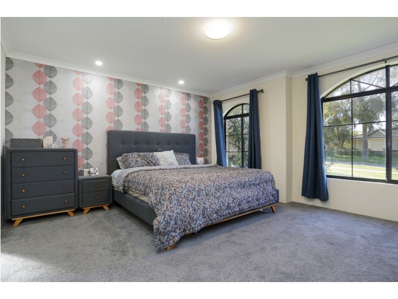 69 Baningan Avenue, Success WA 6164