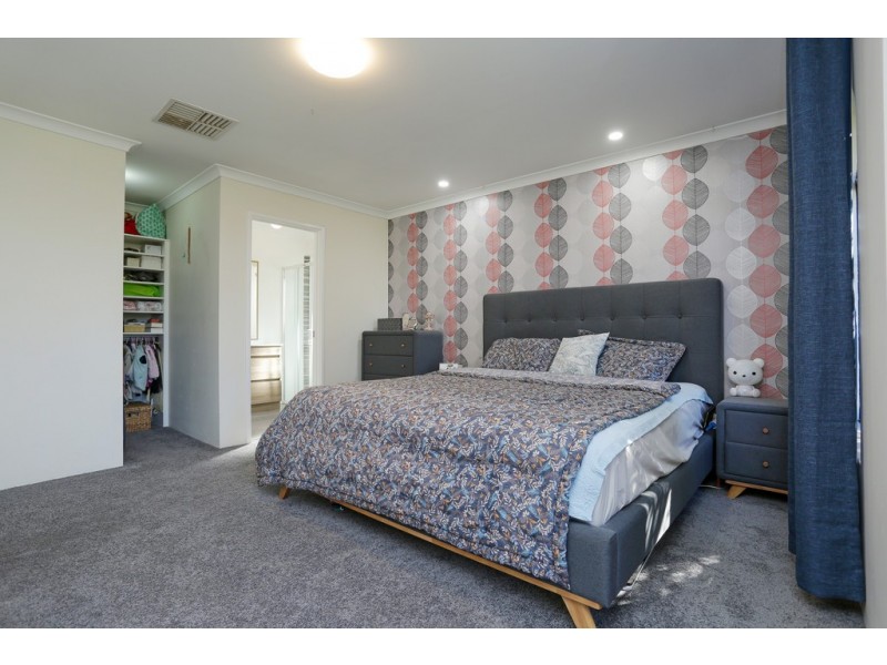 69 Baningan Avenue, Success WA 6164