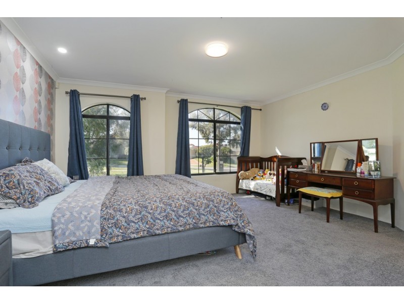 69 Baningan Avenue, Success WA 6164