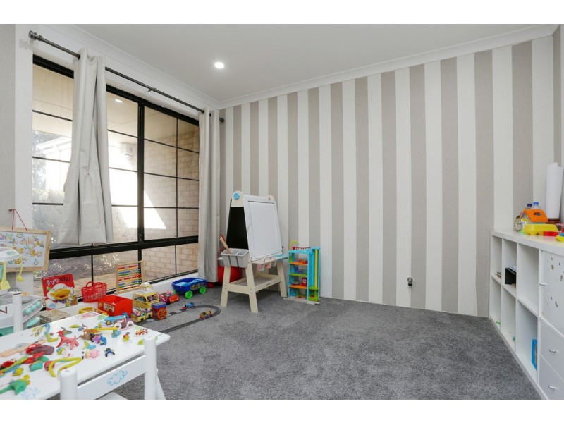 69 Baningan Avenue, Success WA 6164