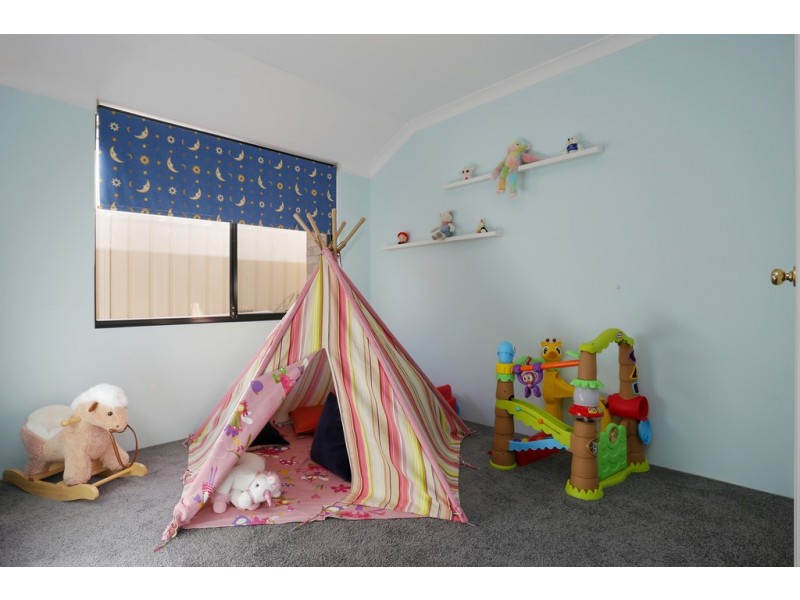 69 Baningan Avenue, Success WA 6164