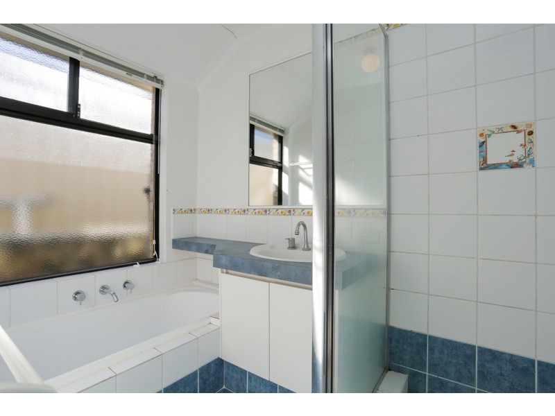 69 Baningan Avenue, Success WA 6164