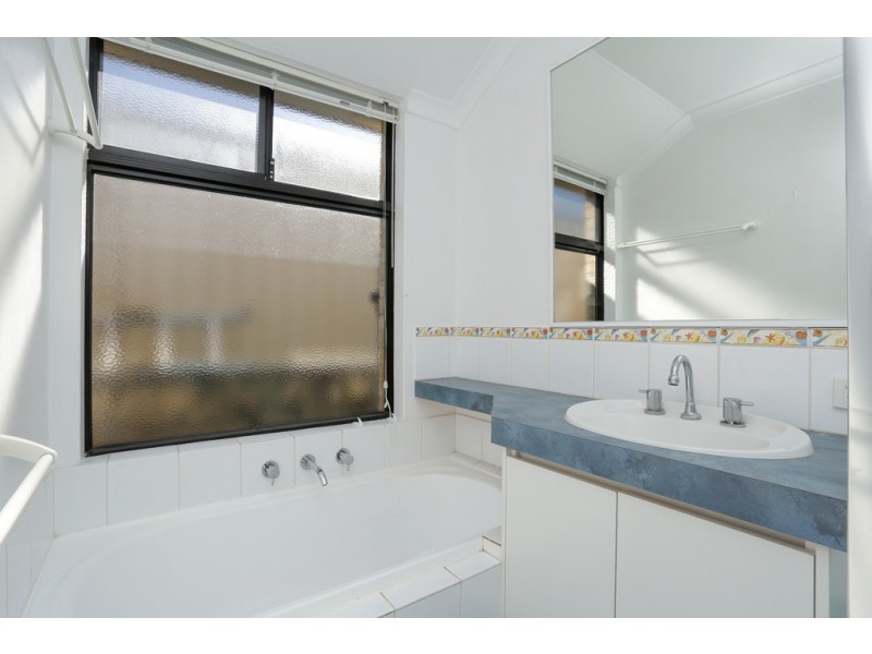 69 Baningan Avenue, Success WA 6164