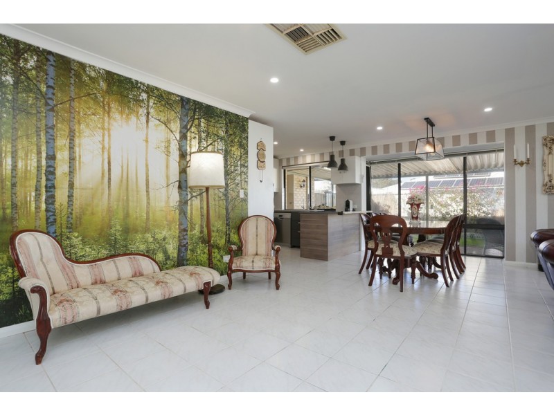 69 Baningan Avenue, Success WA 6164