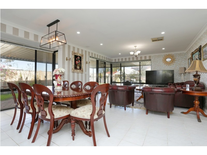 69 Baningan Avenue, Success WA 6164