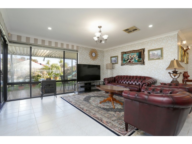 69 Baningan Avenue, Success WA 6164