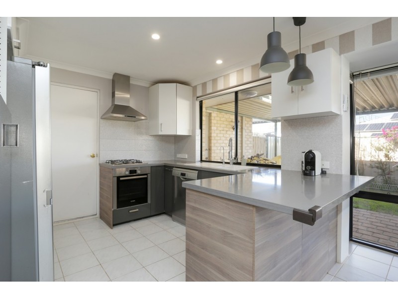 69 Baningan Avenue, Success WA 6164