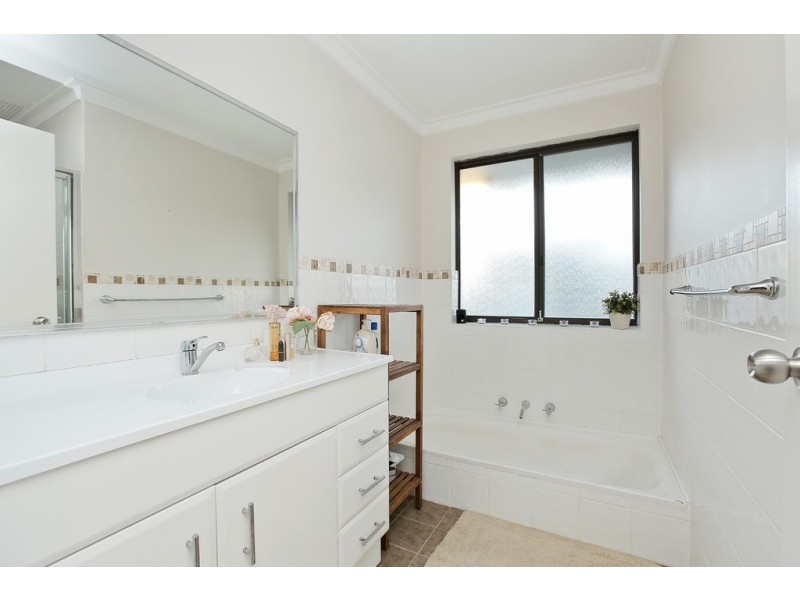 24 Ropele Drive, Parkwood WA 6147