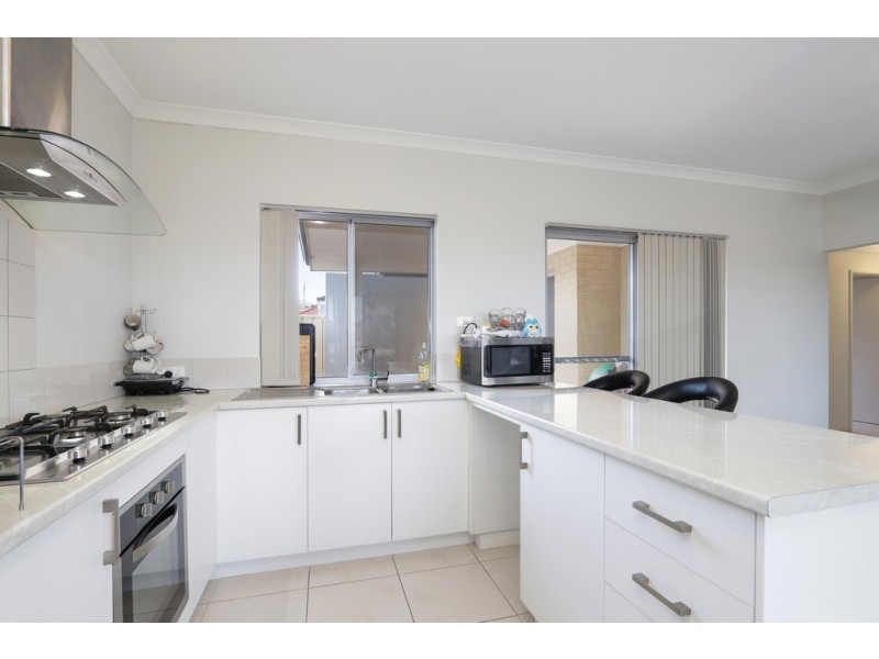 1-4 / 284 Railway Parade, East Cannington WA 6107