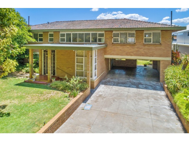 4 Tweeddale Road, Applecross WA 6153