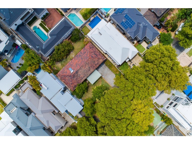 4 Tweeddale Road, Applecross WA 6153