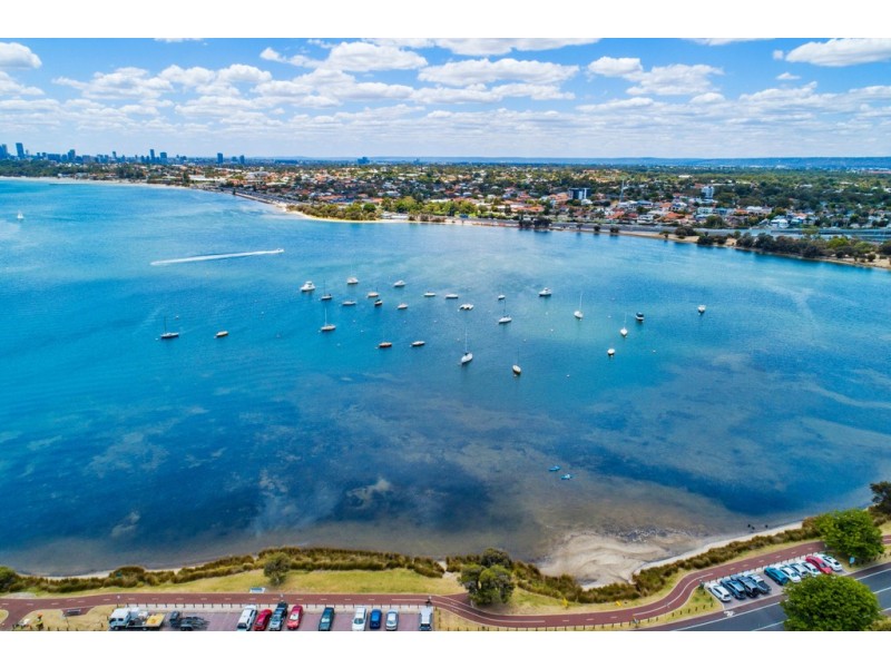 4 Tweeddale Road, Applecross WA 6153