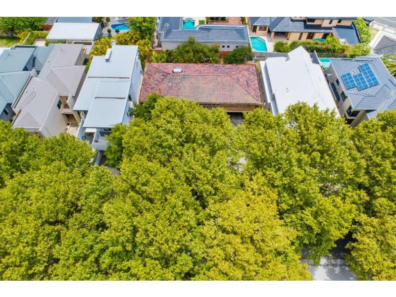 4 Tweeddale Road, Applecross WA 6153