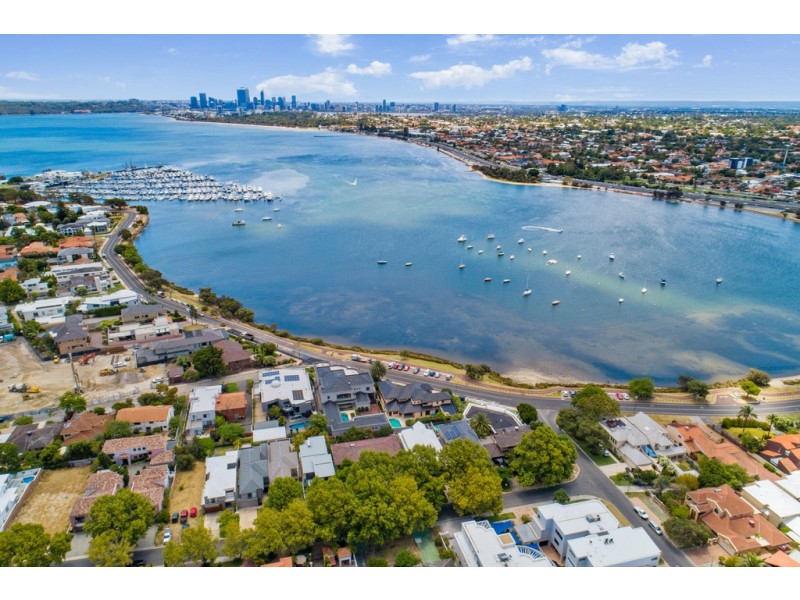 4 Tweeddale Road, Applecross WA 6153